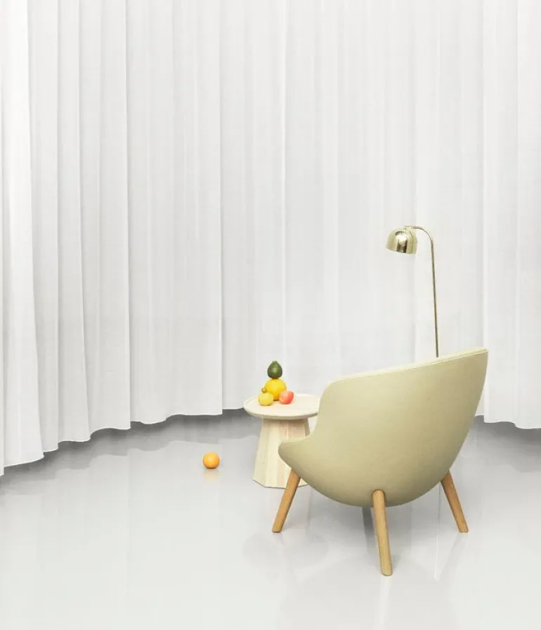 Normann Copenhagen Hyg lounge chair, high, oak - Main Line Flax 26