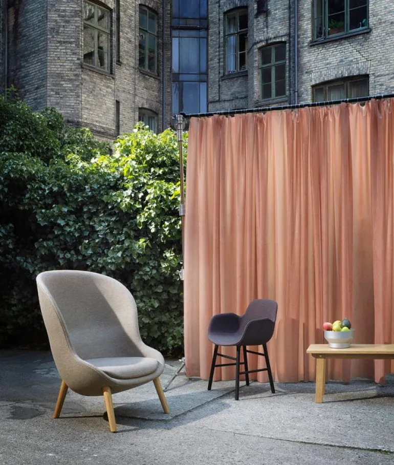 Normann Copenhagen Hyg lounge chair, high, oak - Main Line Flax 26