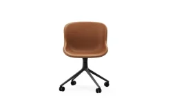 Normann Copenhagen Hyg Swivel chair 4 wheels, black - brandy Ultra leather