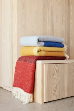 Northern Echo throw, 130 x 170 cm, blue