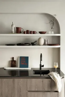 Northern Podium board, 65 cm, mixed white marble