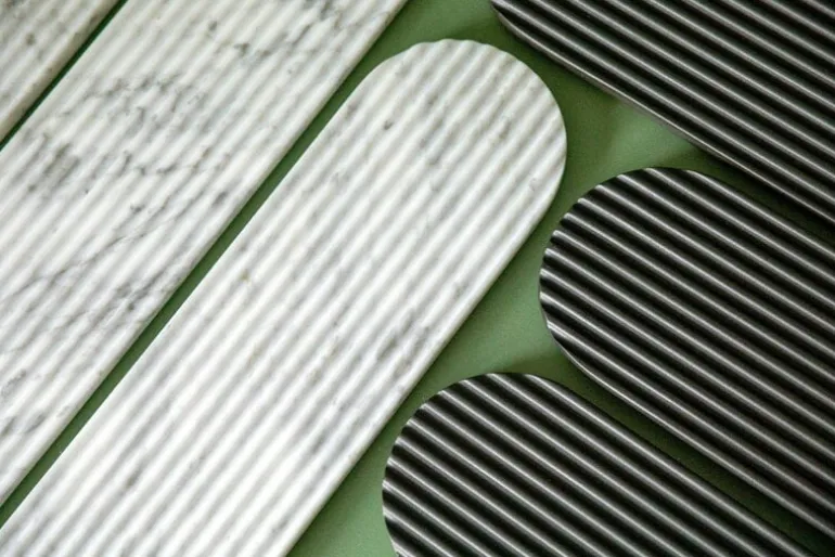 Northern Podium board, 40 cm, mixed white marble