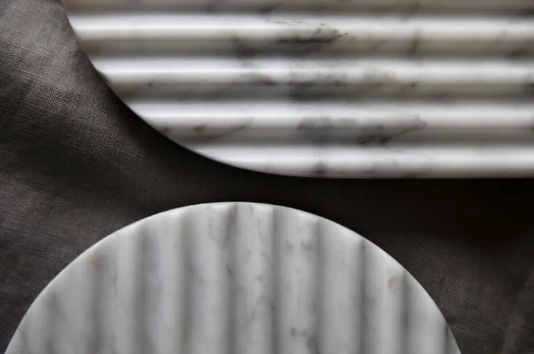 Northern Podium board, 40 cm, mixed white marble