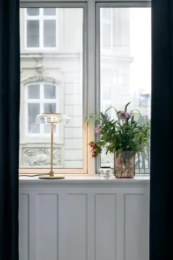 Nuura Blossi table lamp, Nordic gold - clear