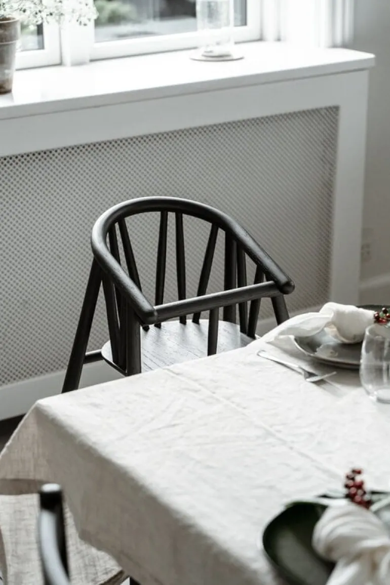 Oaklings Saga high chair, black stained oak