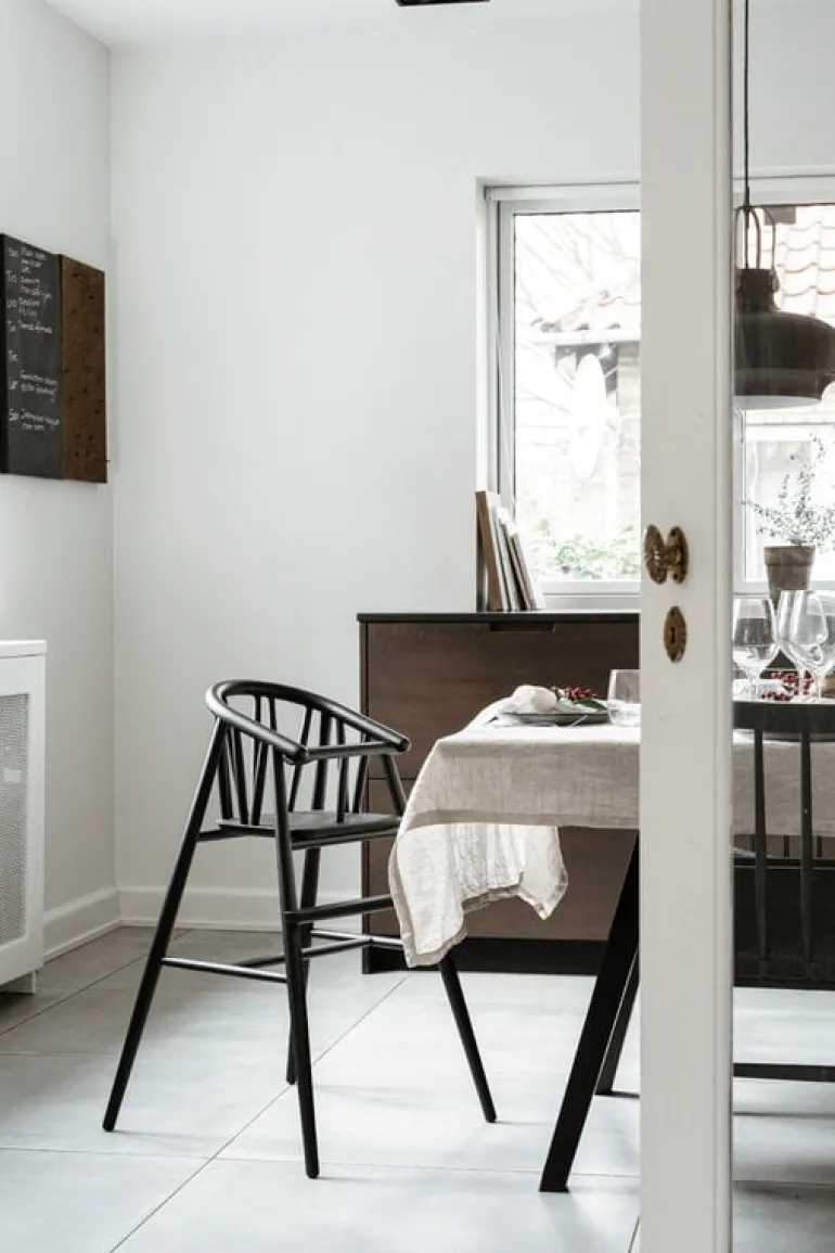 Oaklings Saga high chair, black stained oak