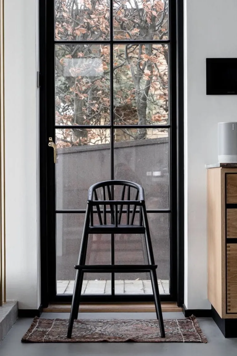 Oaklings Saga high chair, black stained oak