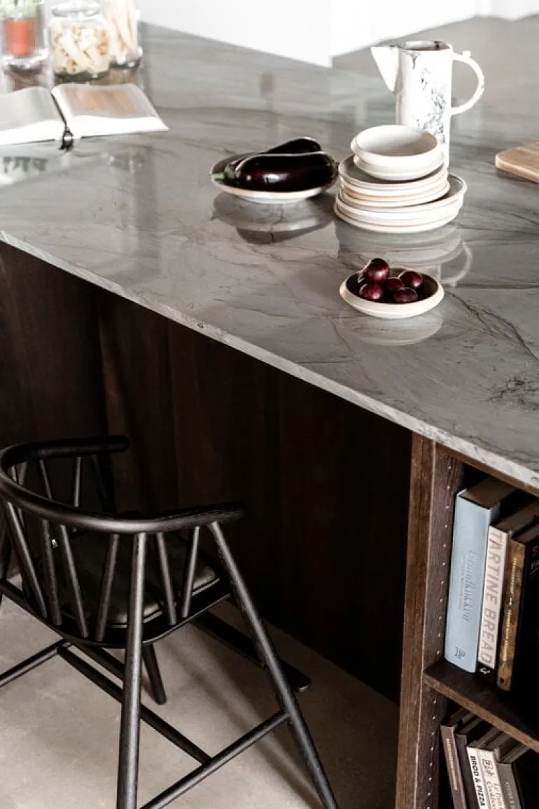 Oaklings Saga high chair, black stained oak