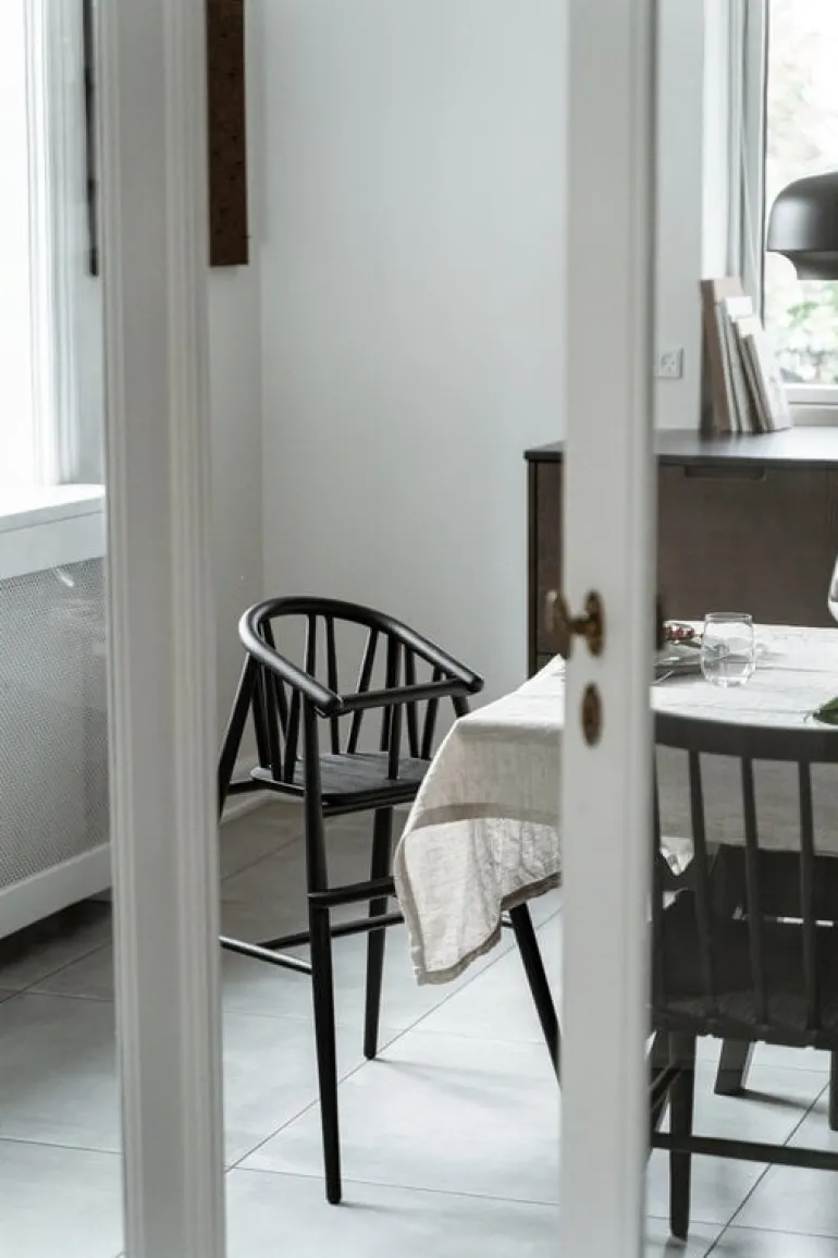 Oaklings Saga high chair, black stained oak