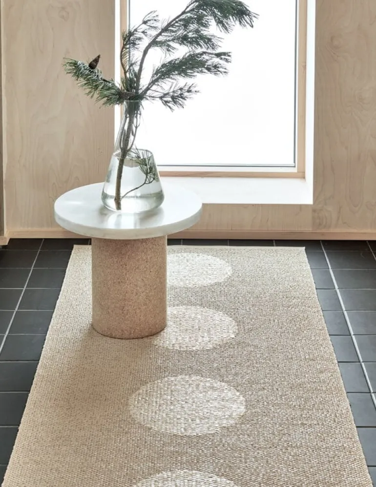 Pappelina Vera 2.0 rug, 70 x 280 cm, linen - stone metallic