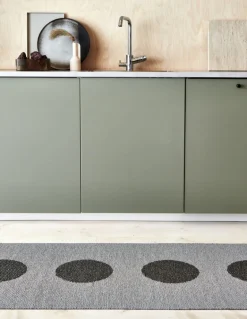 Pappelina Vera 2.0 rug, 70 x 200 cm, grey - granit metallic