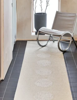 Pappelina Vera 2.0 rug, 70 x 280 cm, beige - beige metallic