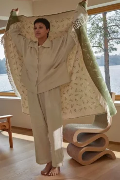 Pidät Pine needles throw, snow