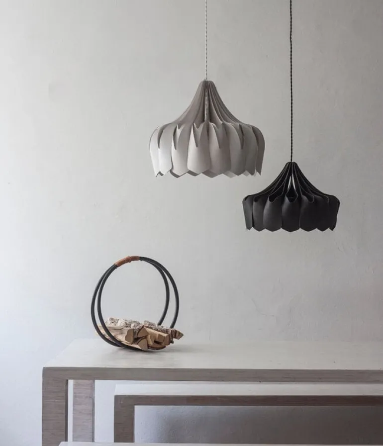 Pilke Lights Pioni pendant, small, black