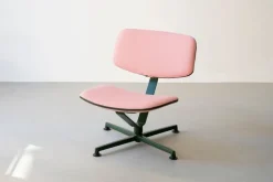 Raawii Arba lounge chair, dark green - Vidar pink