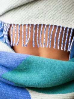 Raawii Teenagers from Mars blanket, white - blue - leaf