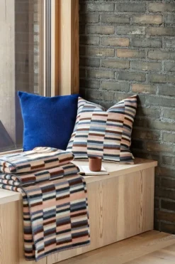 Røros Tweed Ida throw, 135 x 200 cm, rosa blue