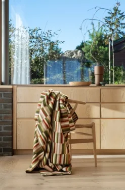 Røros Tweed Ida throw, 135 x 200 cm, olive burgundy