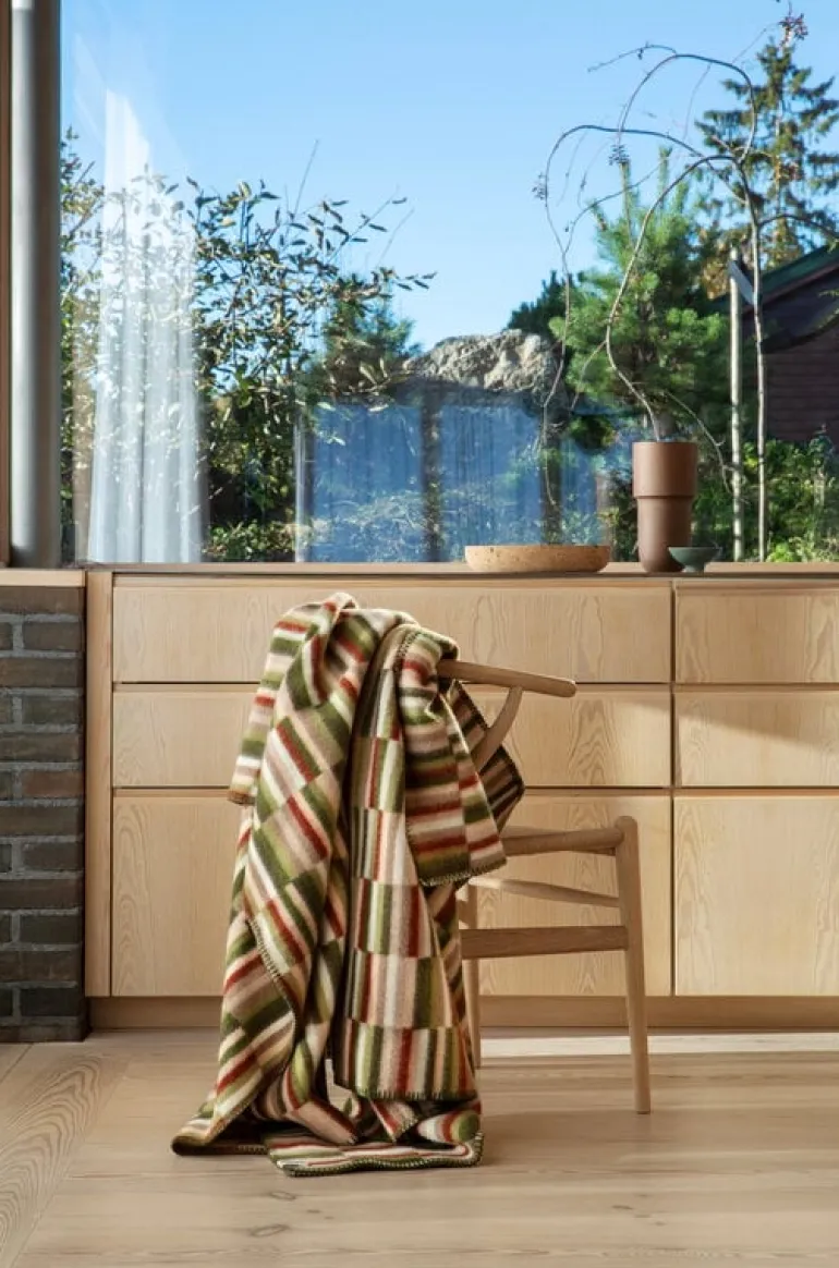 Røros Tweed Ida throw, 135 x 200 cm, olive burgundy