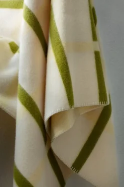 Røros Tweed Knut throw, 135 x 200 cm, lime