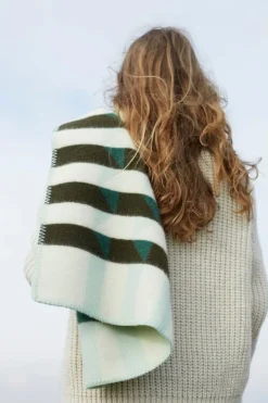 Røros Tweed Kvam throw, 135 x 200 cm, green
