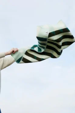 Røros Tweed Kvam throw, 135 x 200 cm, green