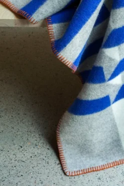 Røros Tweed Kvam throw, 135 x 200 cm, blue