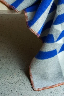 Røros Tweed Kvam throw, 100 x 135 cm, blue