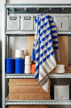 Røros Tweed Kvam throw, 100 x 135 cm, blue