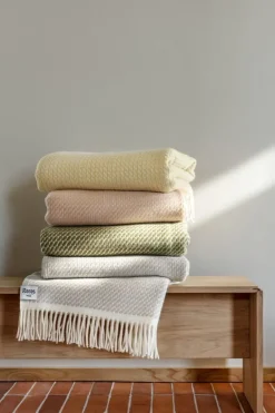 Røros Tweed Mello throw, 150 x 210 cm, leaf green