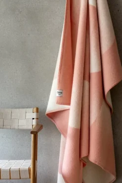 Røros Tweed Moon throw, 135 x 200 cm, rosy sky