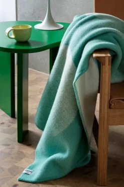 Røros Tweed Moon throw, 135 x 200 cm, tranquille green