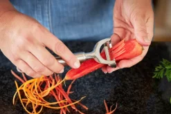 Rösle Vegetable peeler vertical, 17 x 5.5 cm, steel