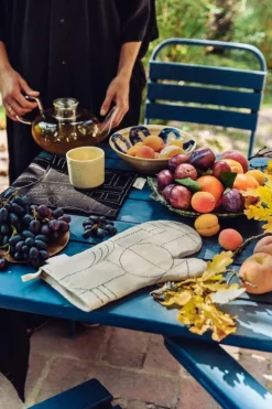 Saana ja Olli Unien talo pot holder/trivet, black