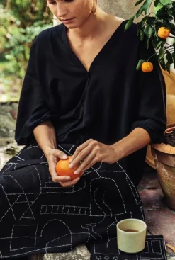 Saana ja Olli Unien talo tea towel/placemat, black