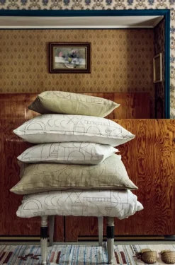 Saana ja Olli Unien talo cushion cover, 40 x 60 cm, white - black