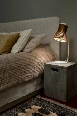 Secto Design Petite 4620 table lamp, walnut