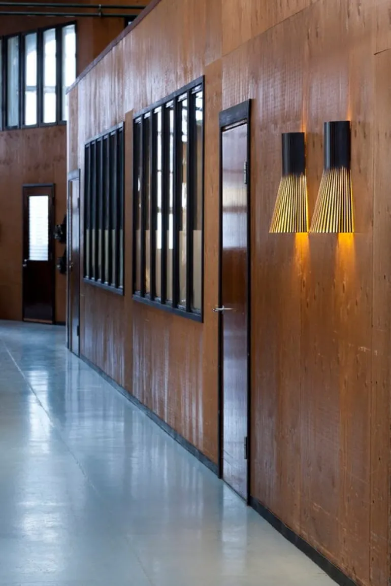 Secto Design Secto 4231 wall lamp 45 cm, black