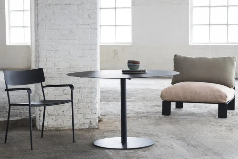 Serax August chair with armrests, wide, black