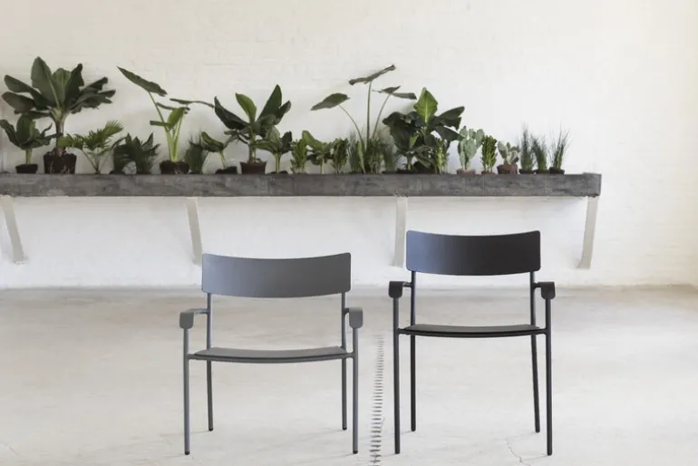 Serax August chair with armrests, wide, green