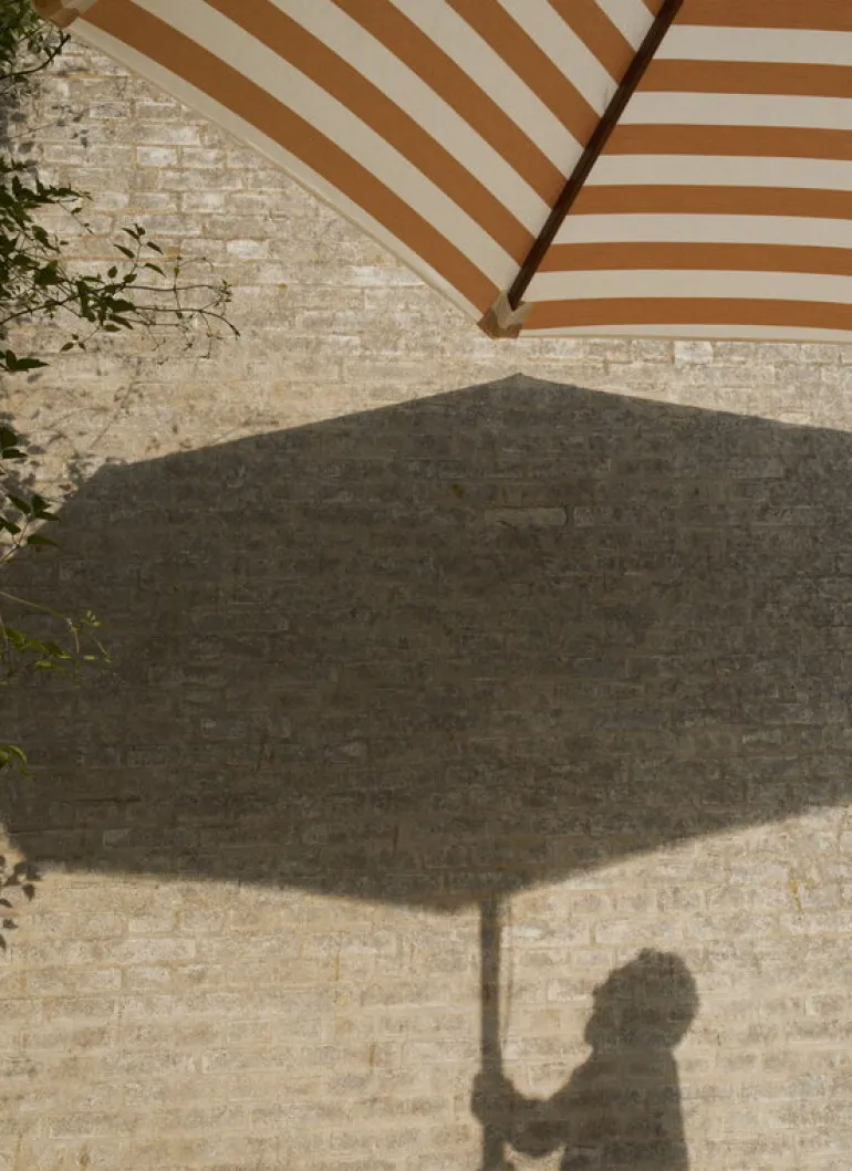 Skagerak Messina parasol ø 270 cm, striped, gold - white