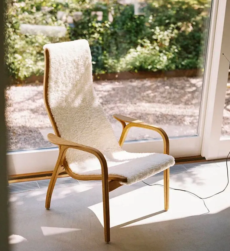 Swedese Lamino easy chair, sheepskin, off-white