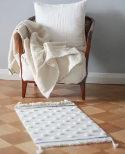 Tikau Pallo rug, white dots