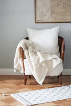 Tikau Pallo rug, white dots