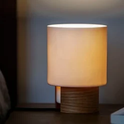 Tonfisk Design Ilta table lamp 18 cm, white - walnut