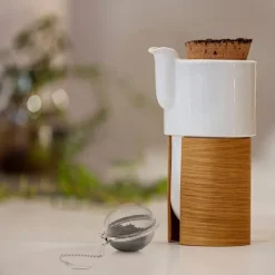 Tonfisk Design Warm teapot 6 dl, white - oak, cork lid