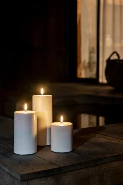 Uyuni Lighting Outdoor LED pillar candle, 8,4 x 15 cm, white