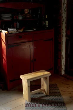 Vaarnii 002 Ast stool, pine