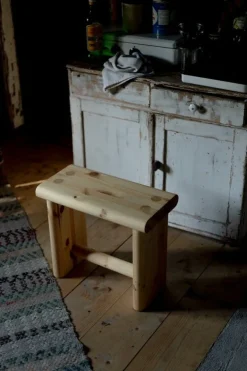 Vaarnii 002 Ast stool, pine
