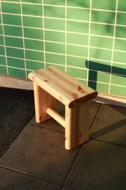 Vaarnii 002 Ast stool, pine